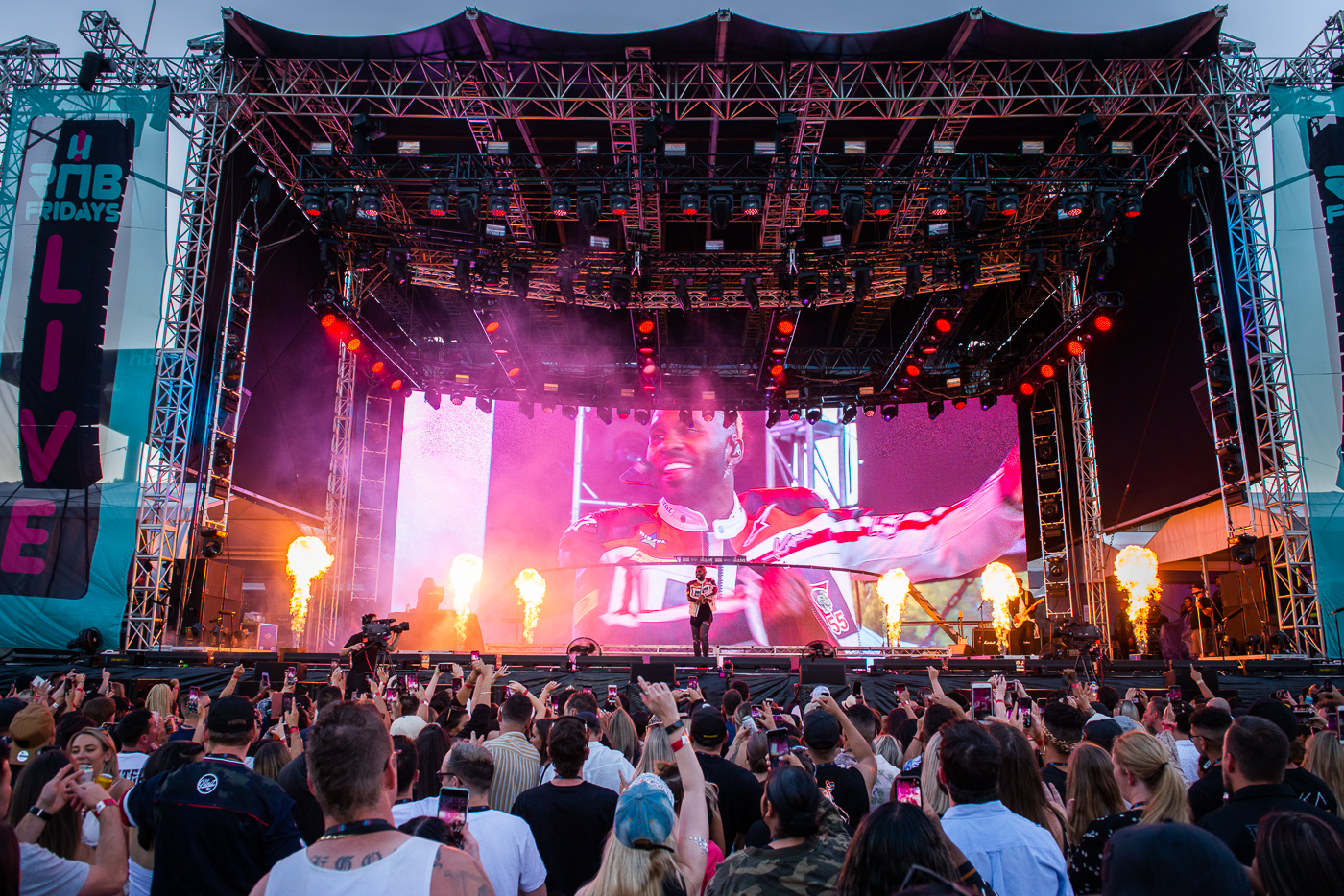 JasonDeruloplayingtocrowd